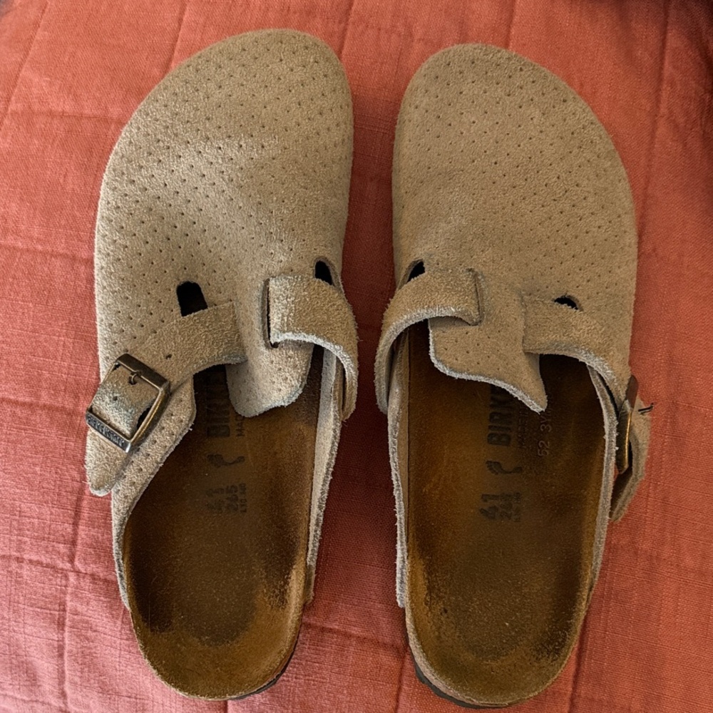 Grey Women’s Birkenstock clogs.  Used size 41 (10.5).  Used in good condition